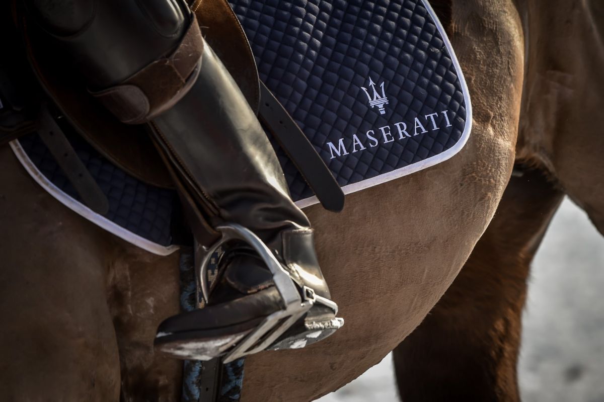 695440407TP048 Maserati Pol